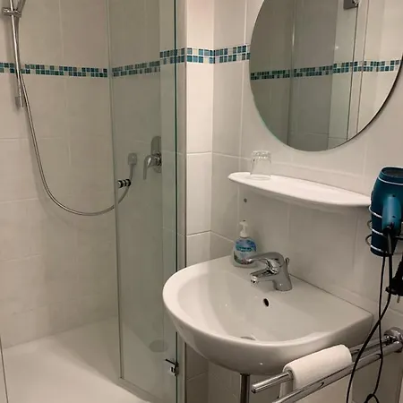 מלון Hotel-restaurant Haus Waldesruh 3*